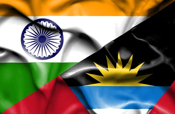 Bandera ondeante de Antigua y Barbuda y la India — Foto de Stock