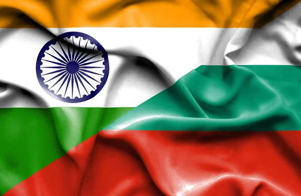 Bandiera sventolante di Bulgaria e India — Foto Stock