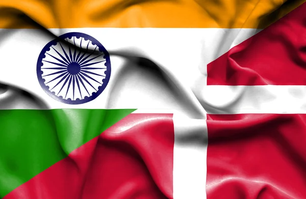 Bandera ondeante de Dinamarca e India — Foto de Stock