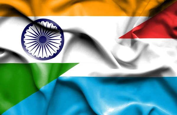 Bandiera sventolante di Lussemburgo e India — Foto Stock