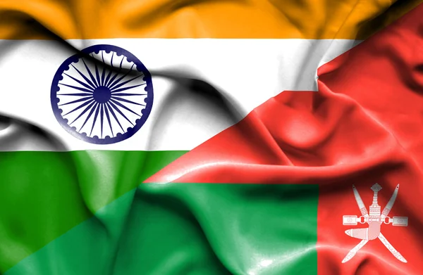 Wapperende vlag van Oman en India — Stockfoto