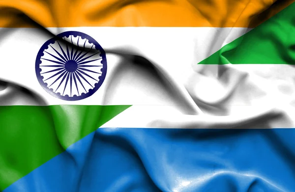 Macha flagą Sierra Leone i Indii — Zdjęcie stockowe