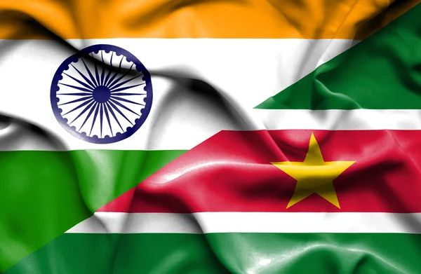 Розмахуючи прапором Суринам та Індії — стокове фото