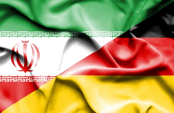 Macha flagą Niemiec i Iran — Zdjęcie stockowe