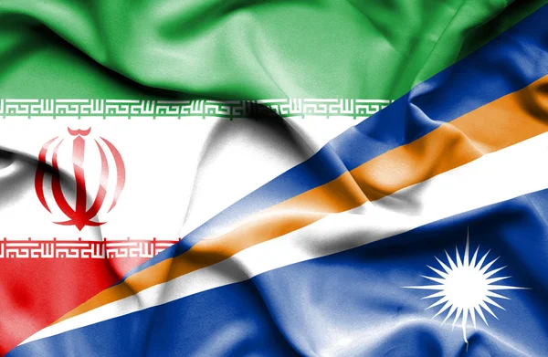 Mávání vlajkou Marshallových ostrovů a Íránu — Stock fotografie