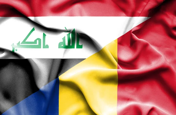 Κουνώντας τη σημαία της Ρουμανίας και Ιράκ — Φωτογραφία Αρχείου