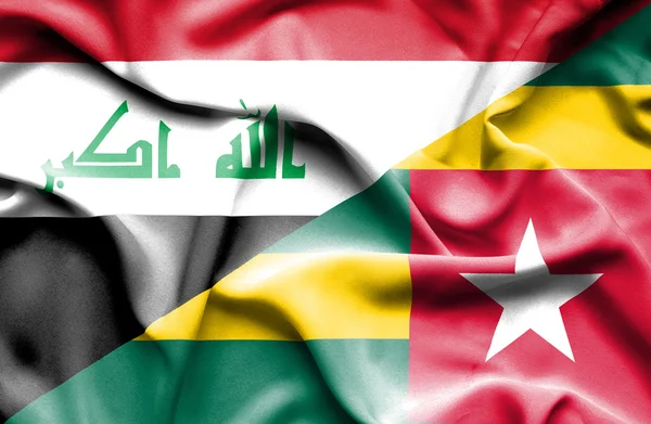 Lambaikan bendera Togo dan Irak — Stok Foto