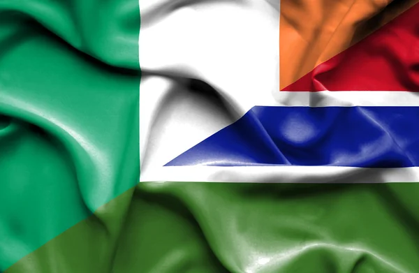 ガンビア、アイルランドの旗を振っています。 — ストック写真