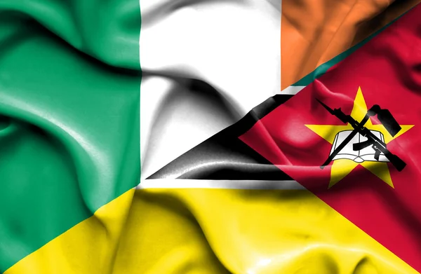 莫桑比克和爱尔兰那飘扬的旗帜 — 图库照片
