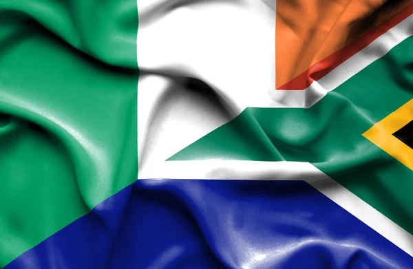 南アフリカ共和国、アイルランドの旗を振っています。 — ストック写真