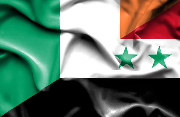 Ondeando la bandera de Siria e Irlanda — Foto de Stock