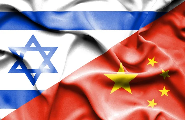Mávání vlajkou Čínou a Izraelem — Stock fotografie