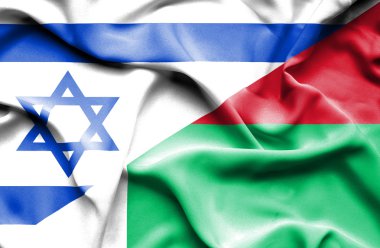 Madagaskar ve İsrail bayrağı sallayarak