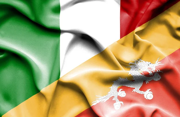 Flagge von Bhutan und Italien schwenken — Stockfoto