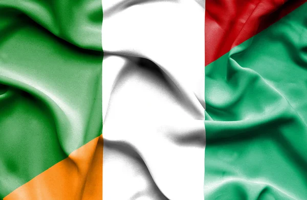 Machać Flaga Wybrzeża Kości Słoniowej i Włochy — Zdjęcie stockowe