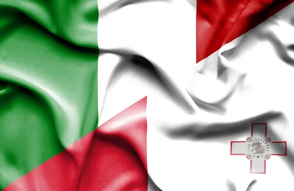 Bandera ondeante de Malta e Italia —  Fotos de Stock