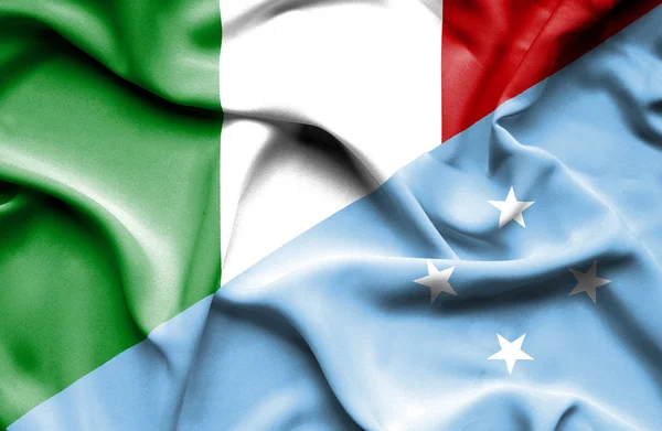 Machać flaga Mikronezji i Włochy — Zdjęcie stockowe