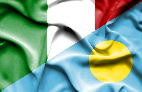 Viftande flagga Palau och Italien — Stockfoto