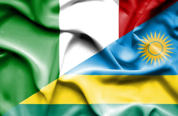 Vlající vlajka Rwandy a Itálie — Stock fotografie