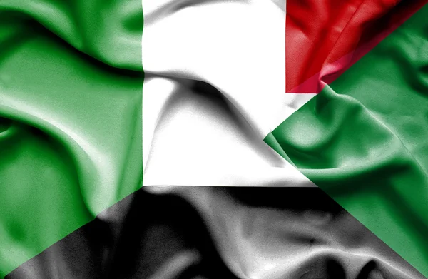 수단 과 이탈리아의 흔들리는 깃발 — 스톡 사진