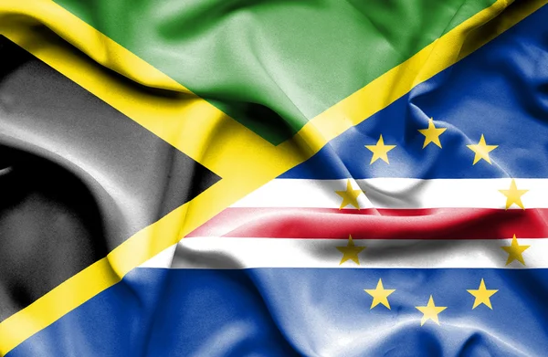 佛得角和牙买加那飘扬的旗帜 — 图库照片