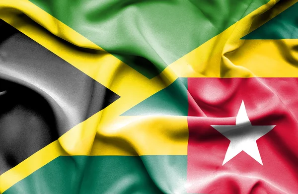 Sventolando bandiera del Togo e della Giamaica — Foto Stock