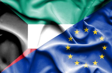 Avrupa Birliği ve Kuveyt bayrağı sallayarak