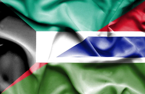 Gambia och Kuwait viftande flagga — Stockfoto