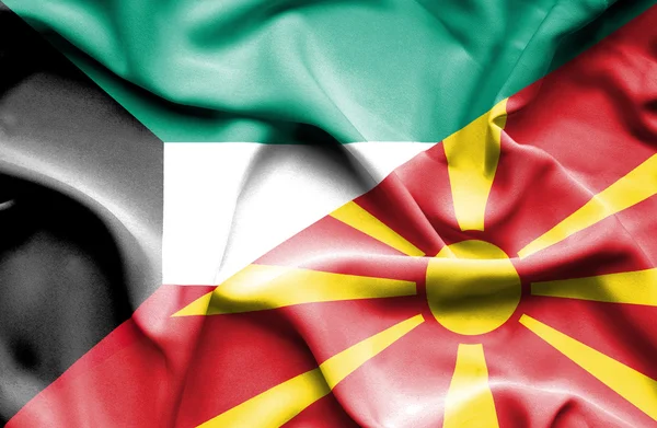 马其顿和科威特那飘扬的旗帜 — 图库照片