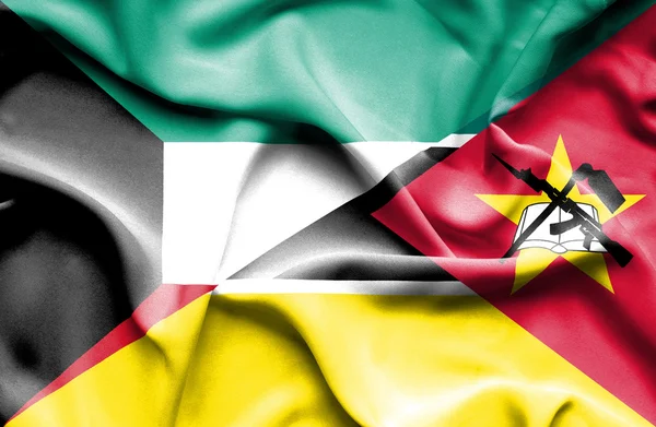 Wapperende vlag van Mozambique en Koeweit — Stockfoto