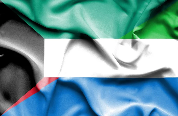 シエラ ・ レオーネとクウェートの旗を振っています。 — ストック写真