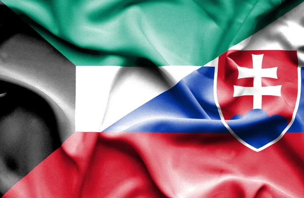 Fahne der Slowakei und Kuwaits schwenkend — Stockfoto
