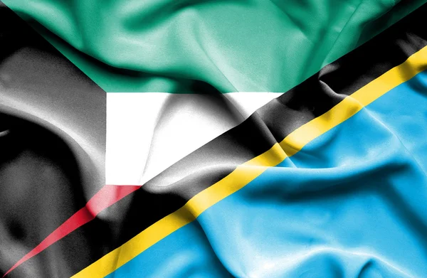 Bandiera sventolante di Tanzania e Kuwait — Foto Stock
