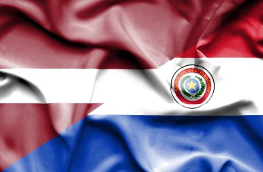 Paraguay ve Letonya bayrağı sallayarak