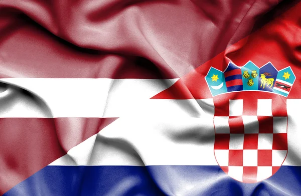 Hırvatistan ve Letonya bayrağı sallayarak — Stok fotoğraf