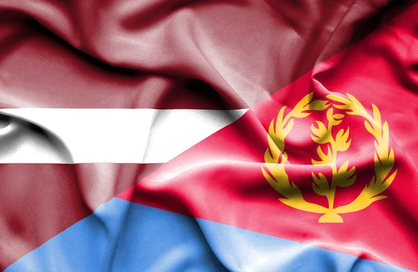 厄立特里亚和拉脱维亚那飘扬的旗帜 — 图库照片