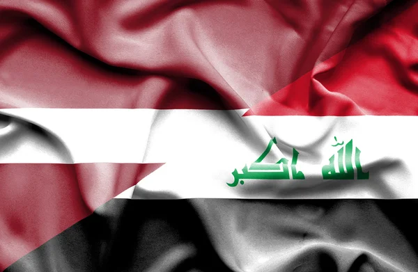 伊拉克和拉脱维亚那飘扬的旗帜 — 图库照片