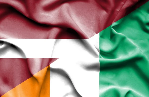 Machać Flaga Wybrzeża Kości Słoniowej i Łotwa — Zdjęcie stockowe