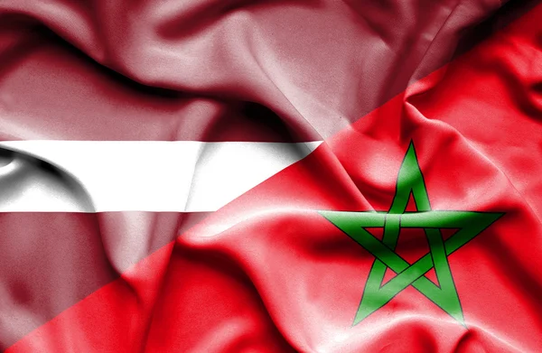 Wapperende vlag van Marokko en Letland — Stockfoto