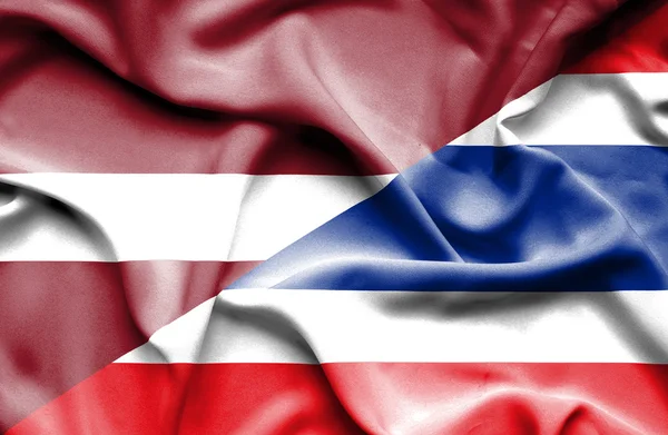 Bandiera sventolante di Thailandia e Lettonia — Foto Stock