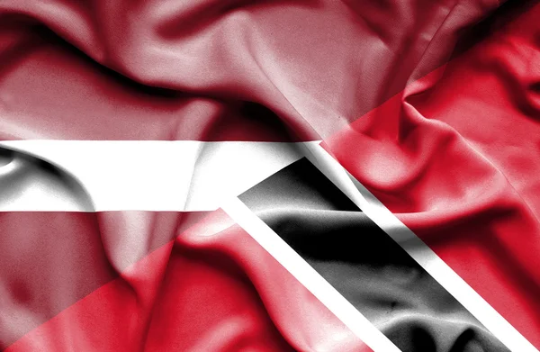 トリニダード ・ トバゴ共和国、ラトビアの旗を振っています。 — ストック写真