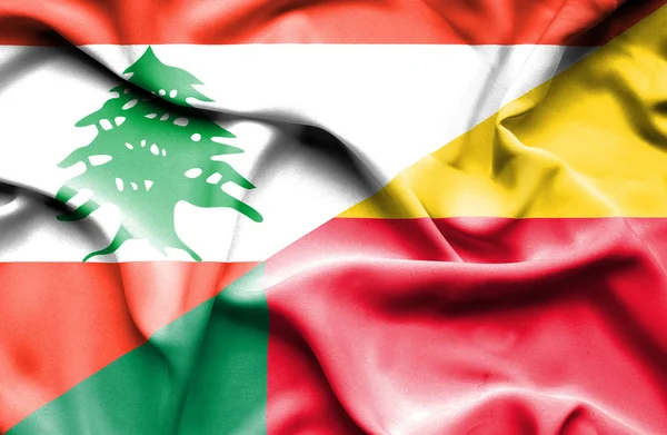 Wapperende vlag van Benin en Libanon — Stockfoto