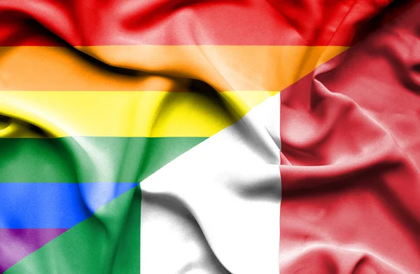 Sventolando bandiera dell'Italia e LGBT — Foto Stock