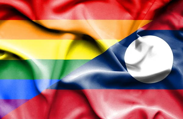 Ondeando la bandera de Laos y LGBT — Foto de Stock