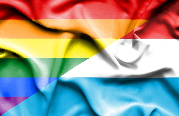 Wapperende vlag van Luxemburg en Lgbt — Stockfoto