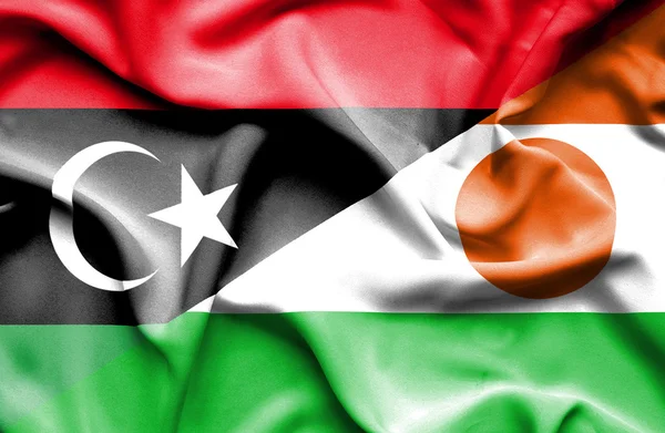 Nijer ve Libya bayrağı sallayarak — Stok fotoğraf