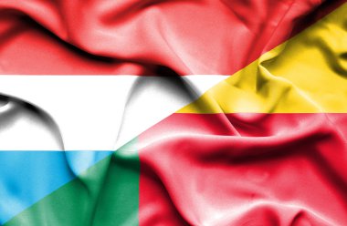 Benin ve Lüksemburg bayrağı sallayarak