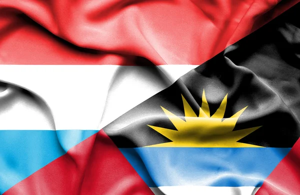 Drapeau agitant Antigua-et-Barbuda et Luxembourg — Photo