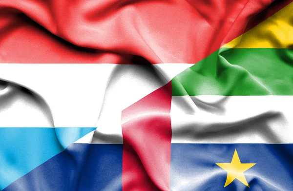 Bandiera sventolante della Repubblica Centrafricana e Lussemburgo — Foto Stock
