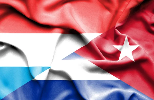 Kuba och Luxemburg viftande flagga — Stockfoto